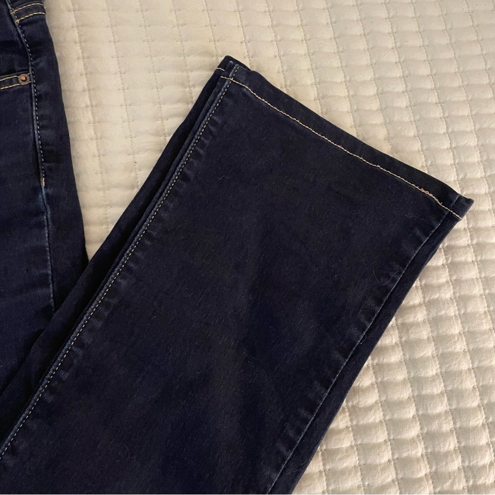 Levi’s Women’s 725 High Rise Boot Cut Jeans short - Picture 5 of 7